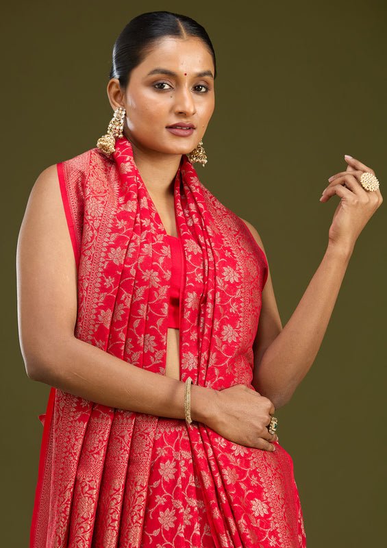 Red Georgette Jaal Gold Zariwork Saree With Matching Blouse Piece - Image 4