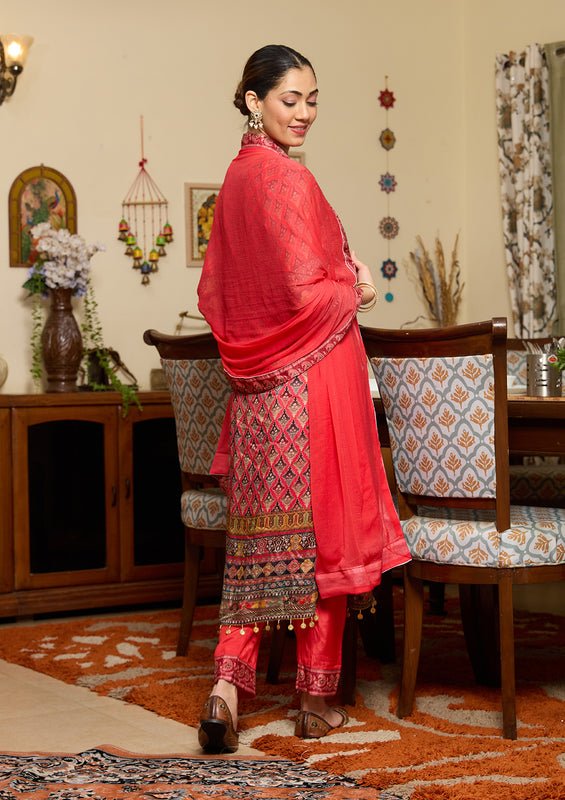 Pink Crepe Floral Mirrorwork Straight Kurta With Pant Regular And Dupatta - Image 5
