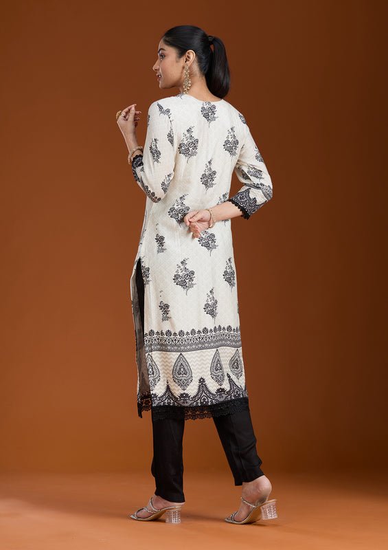 Off White Crepe Abstract Geometric Printed Straight Kurta With Regular Pant And Dupatta - Image 2