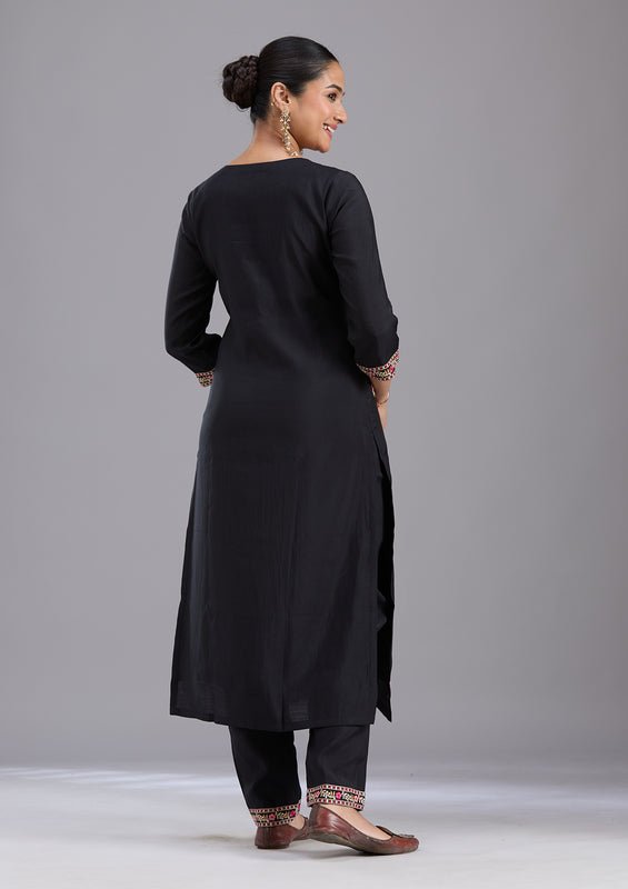 Black Chanderi Threadwork Straight Kurta With Pant Regular And Dupatta - Image 2
