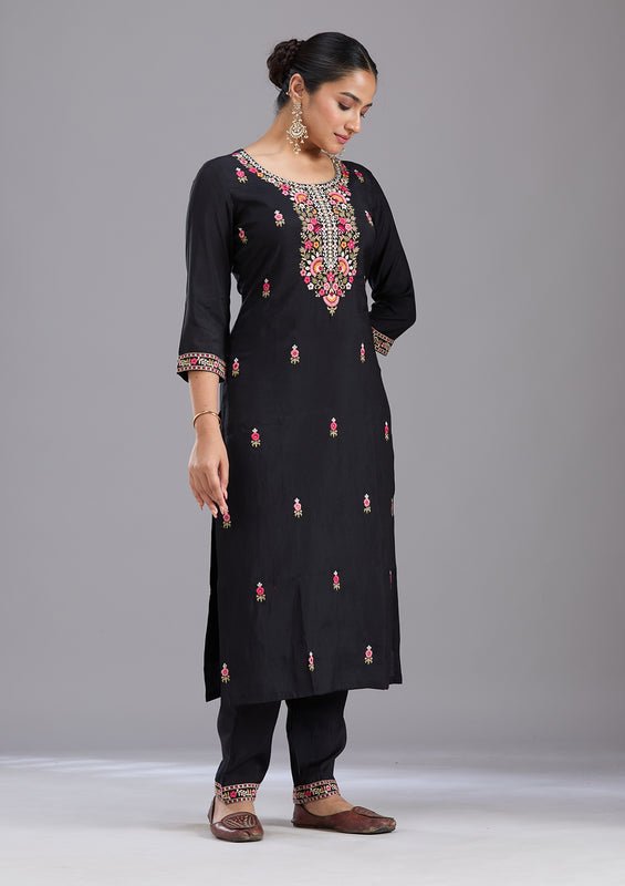 Black Chanderi Threadwork Straight Kurta With Pant Regular And Dupatta - Image 3