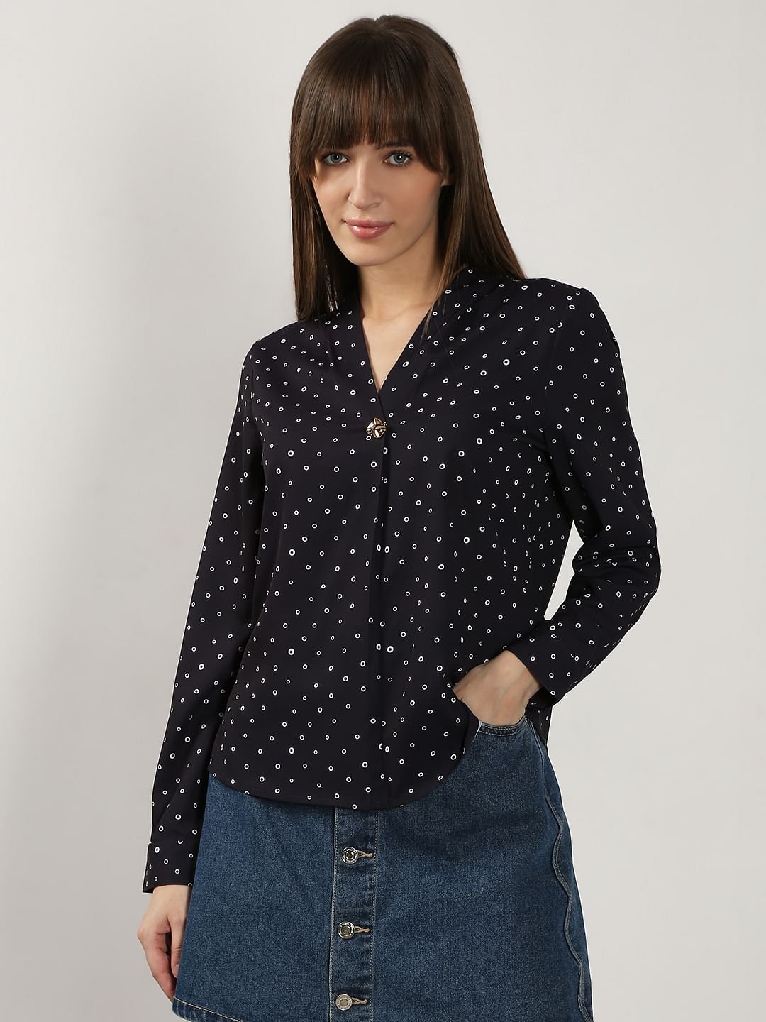 BLACK PRINTED V NECK TOP - Image 2