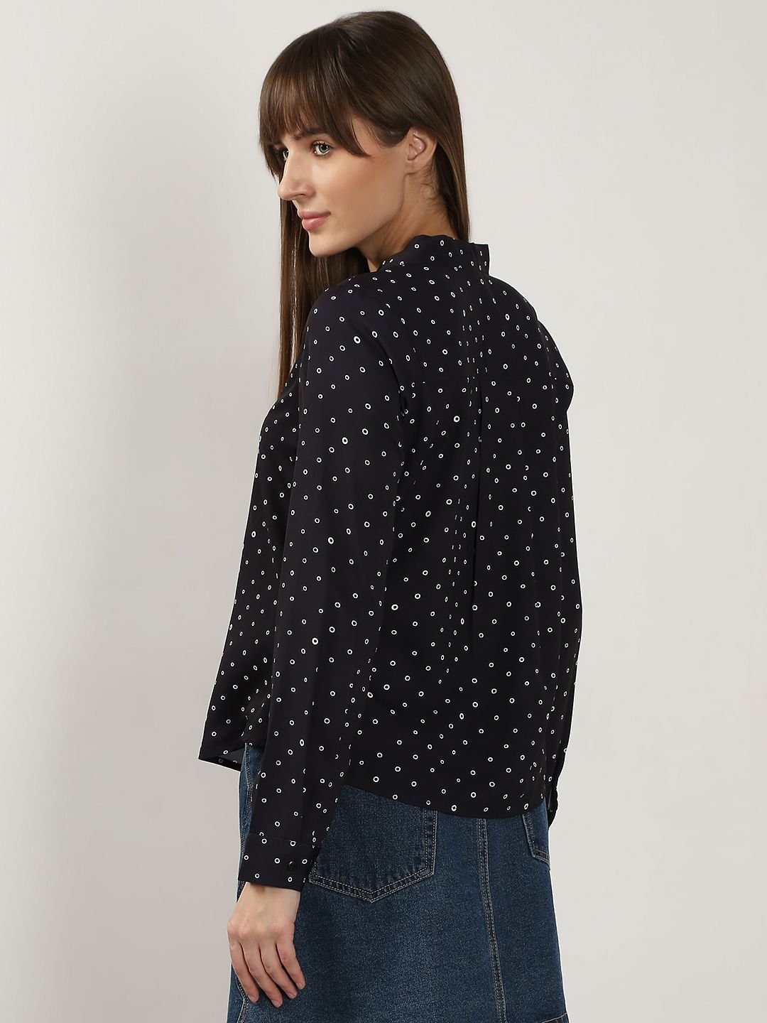BLACK PRINTED V NECK TOP - Image 4