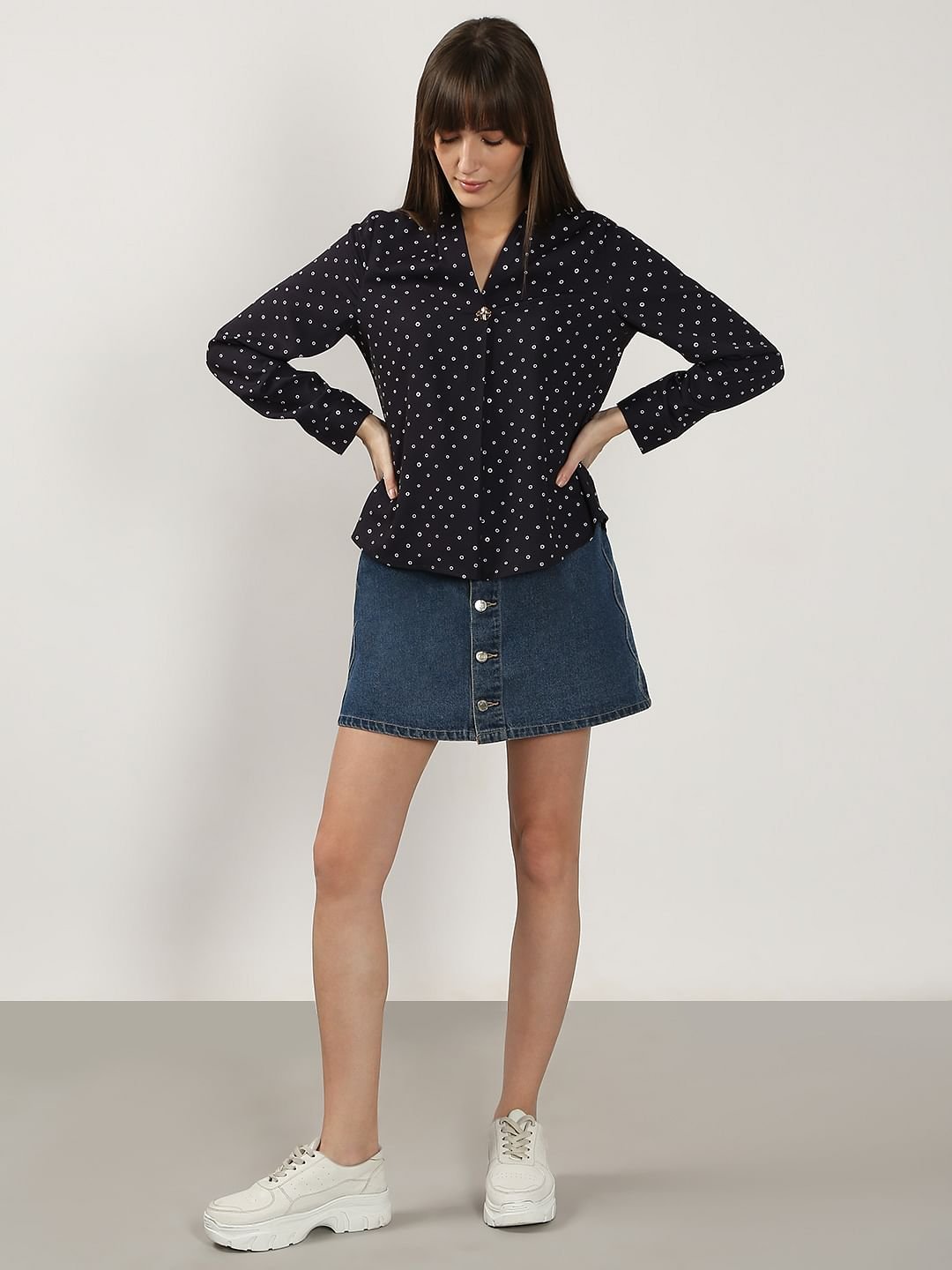 BLACK PRINTED V NECK TOP - Image 5