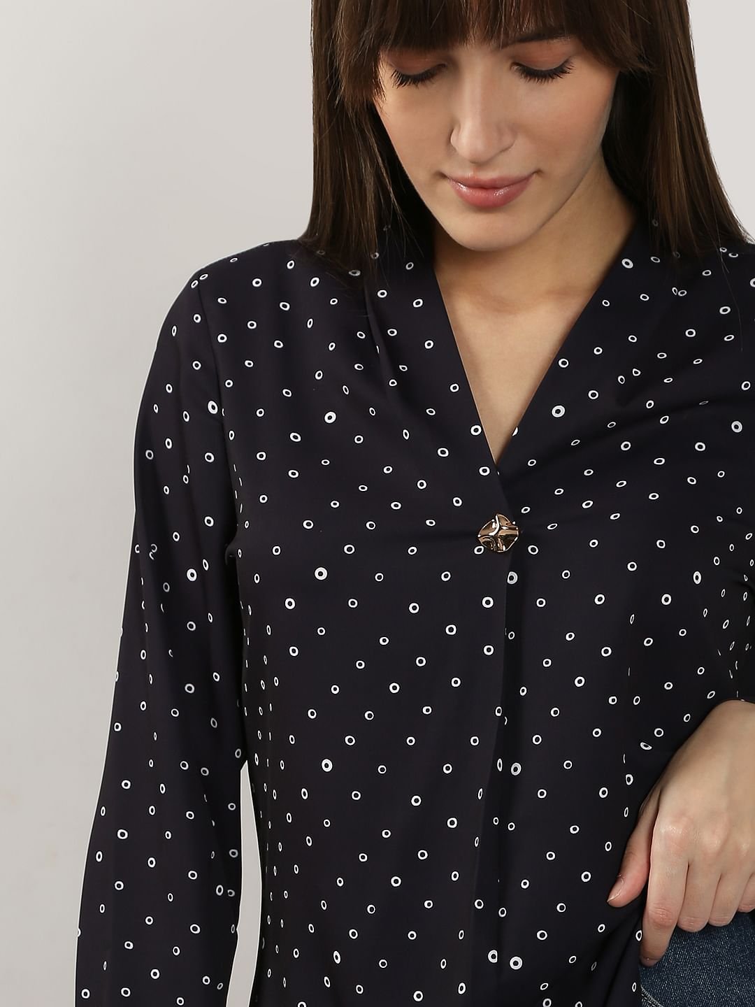 BLACK PRINTED V NECK TOP - Image 6