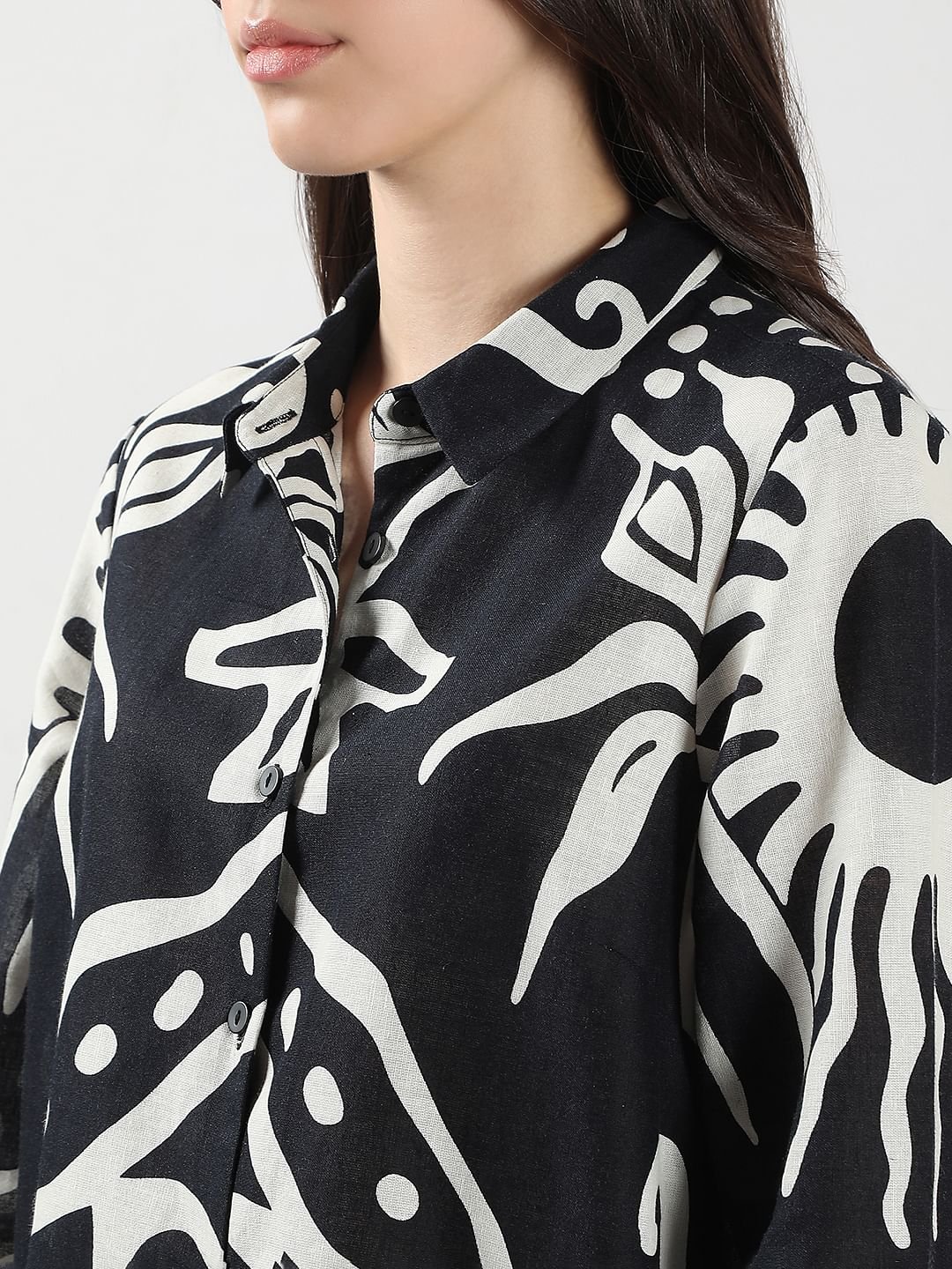 BLACK & WHITE PRINTED SHIRT - Image 8