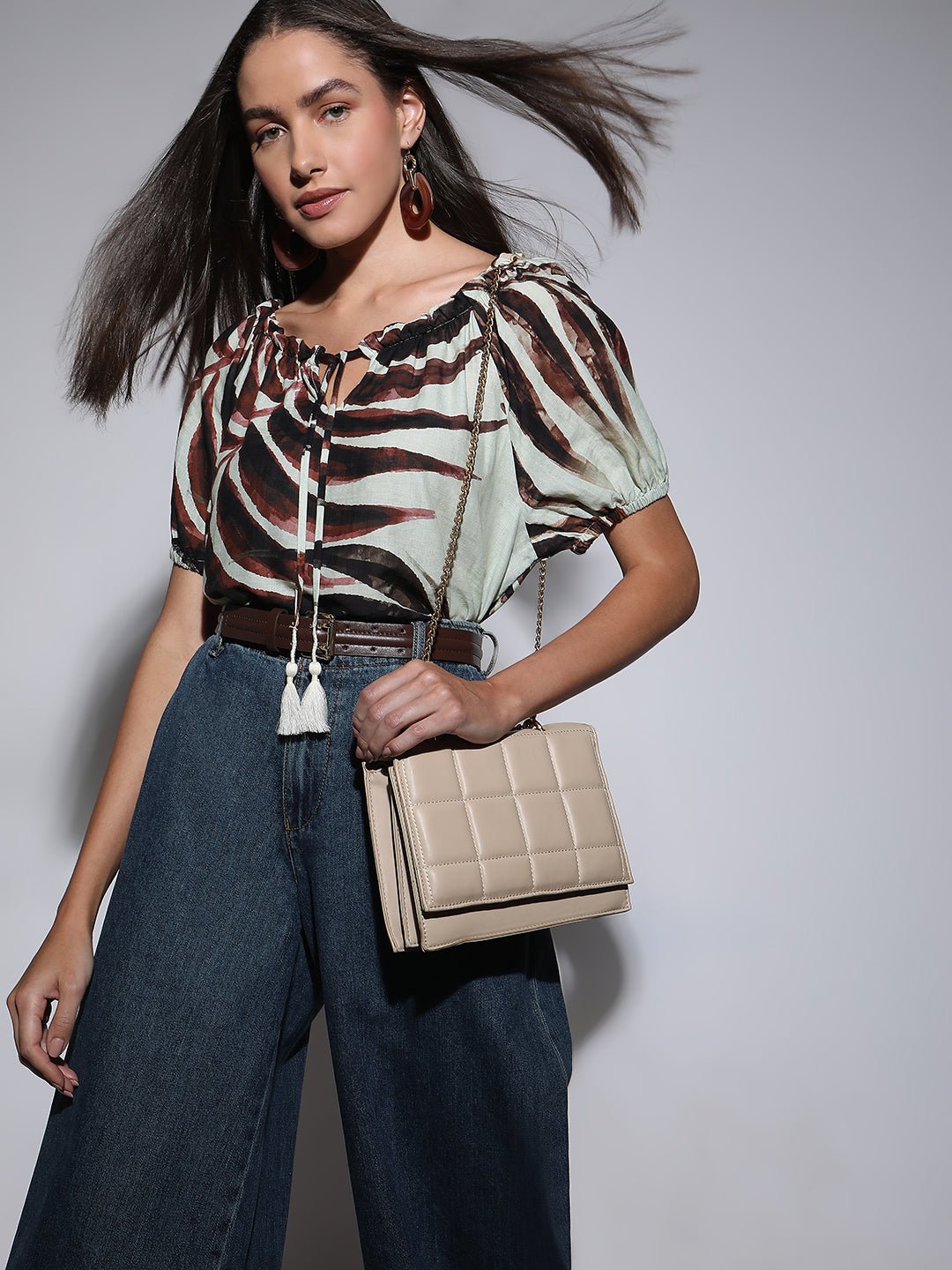 TIE-UP NECK PRINTED TOP