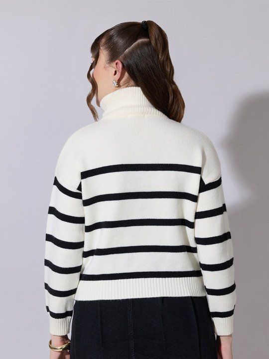 SHOWOFFFF Women Striped Pullover - Image 4