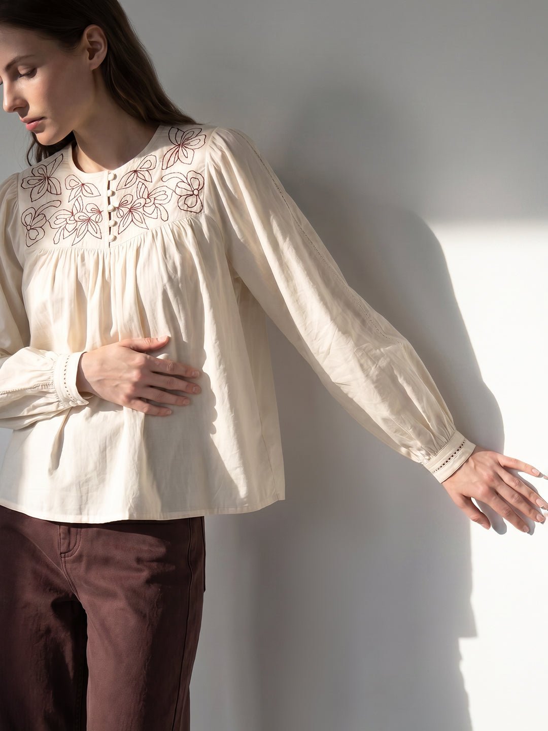 ECRU EMBROIDERED TOP