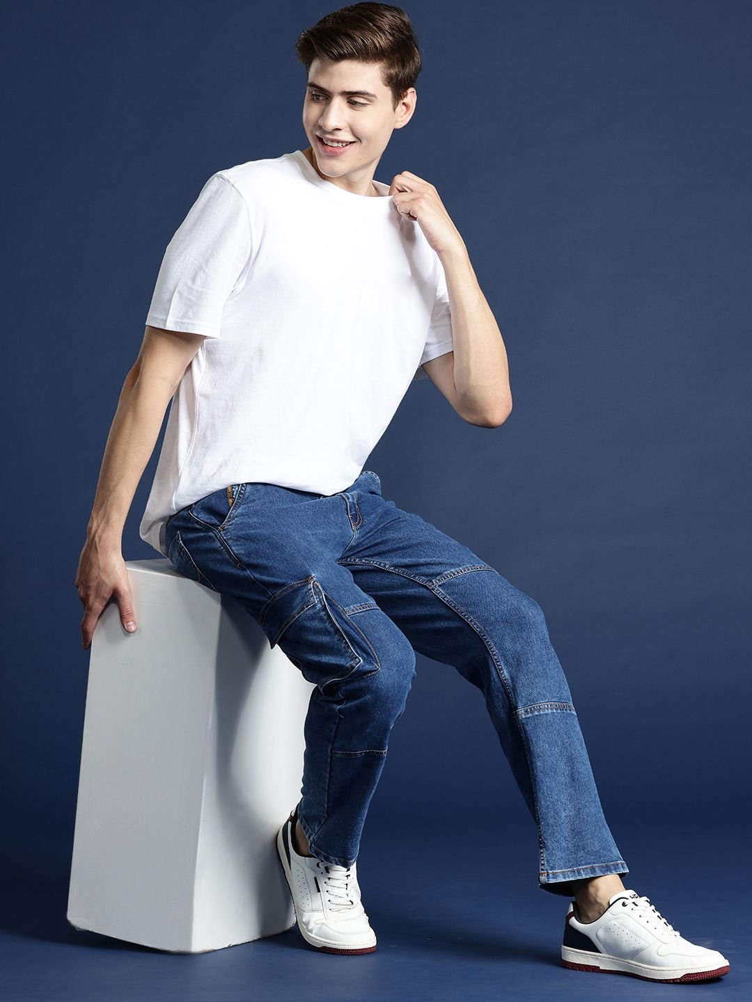 Men Light Fade Regular Fit Pocket Detail Jeans - Image 2