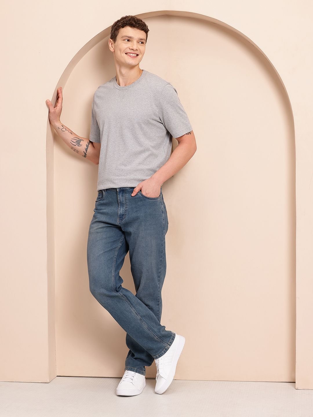Men Straight Fit Mid-Rise Light Fade Stretchable Jeans - Image 5
