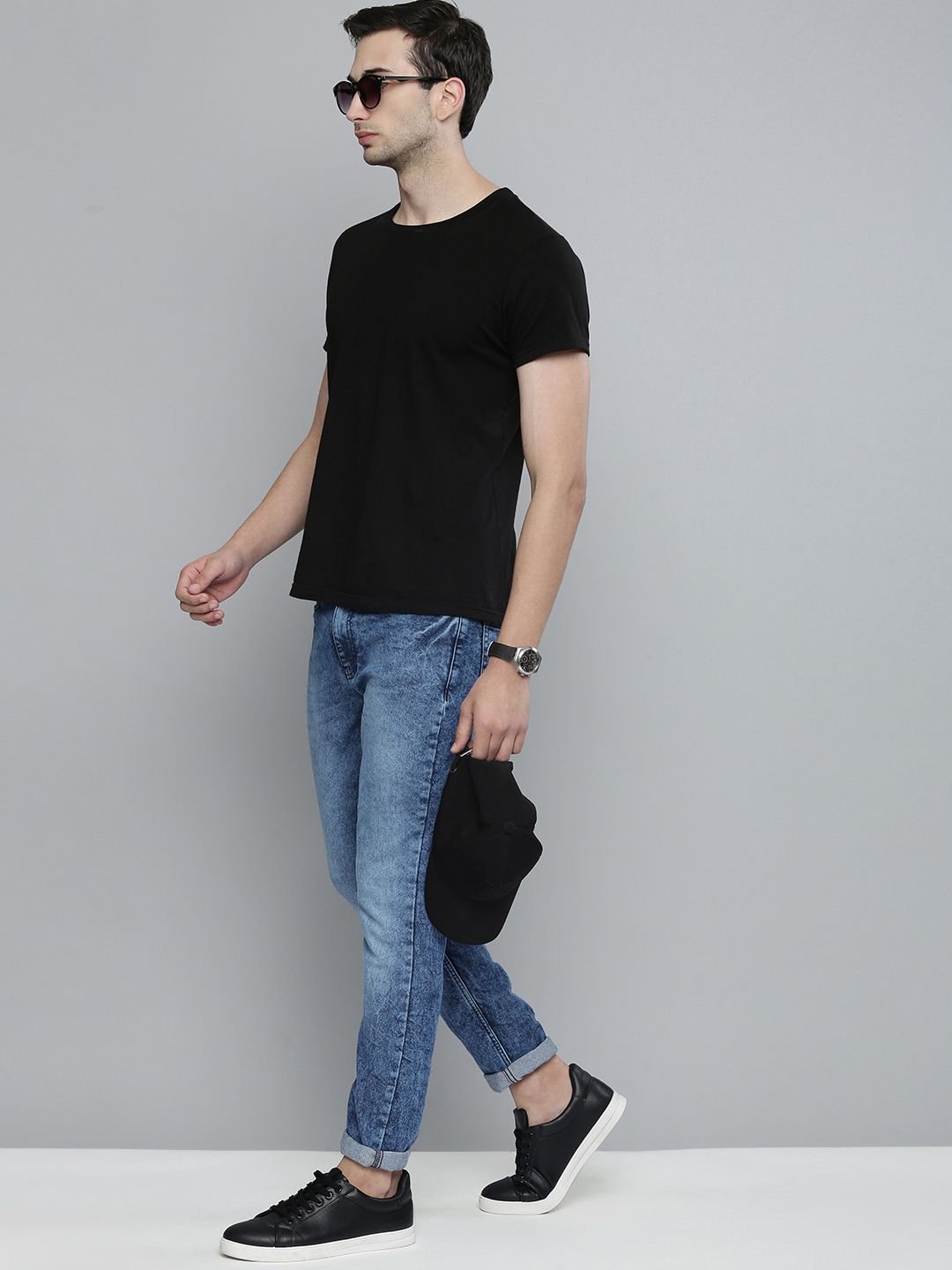 Men Blue Slim Fit Mildly Distressed Light Fade Stretchable Jeans - Image 4