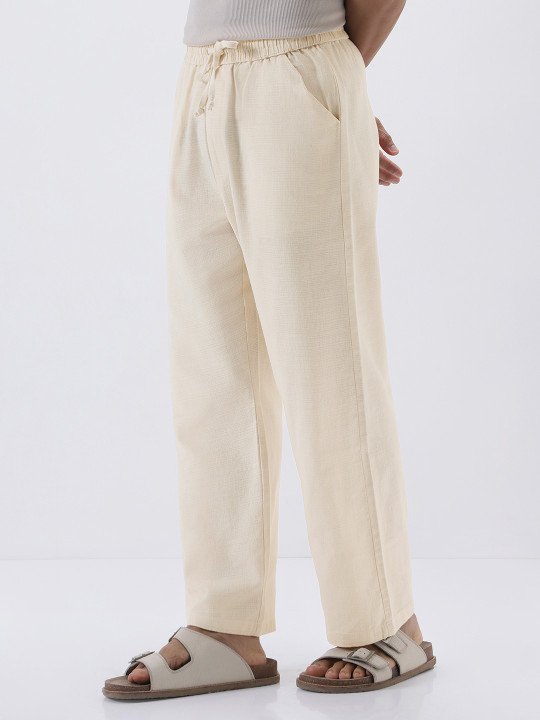 Men's Cream Loose Fit Solid Linen Blend Non-Stretchable Trousers - Image 2