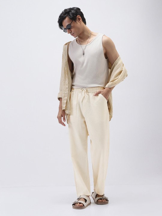 Men's Cream Loose Fit Solid Linen Blend Non-Stretchable Trousers - Image 4