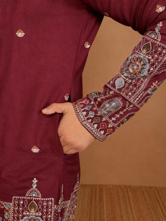 Men Embroidered Thread Work Kurta - Image 2