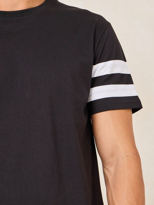Men Regular Fit Striped T-shirt and Short Set With Contrast Detail - Image 2