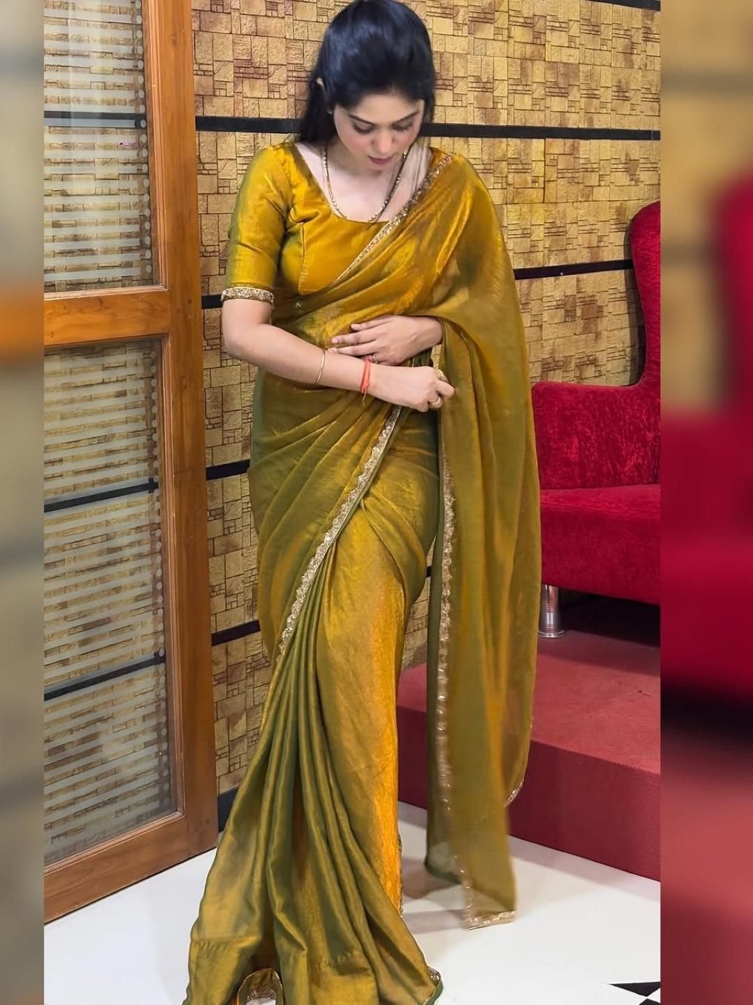 Women Floral Beads and Stones Art Silk Heavy Work Banarasi Saree
