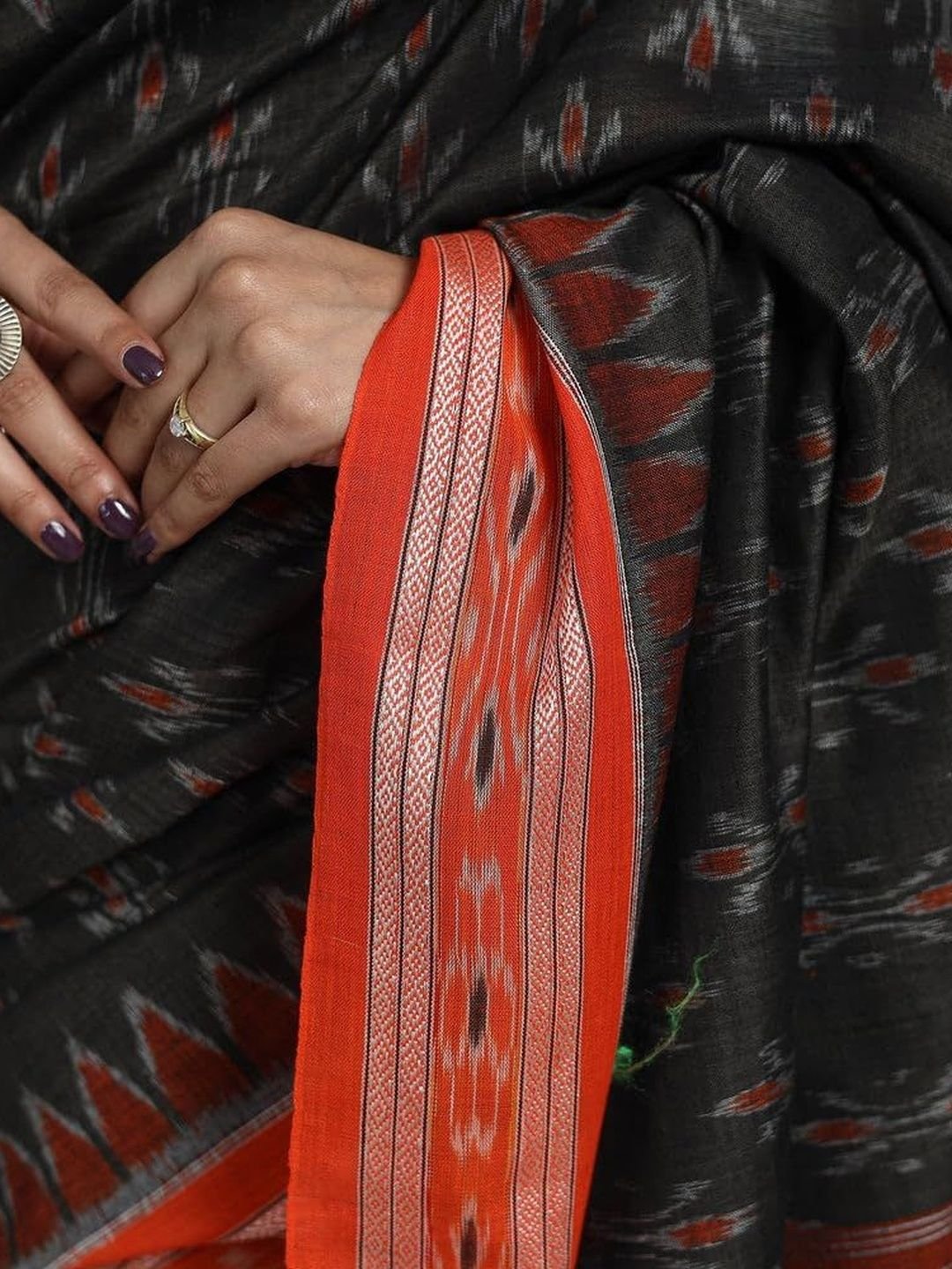 NIISHA CREATION Woven Design Pure Cotton Handloom Sambalpuri Saree - Image 4