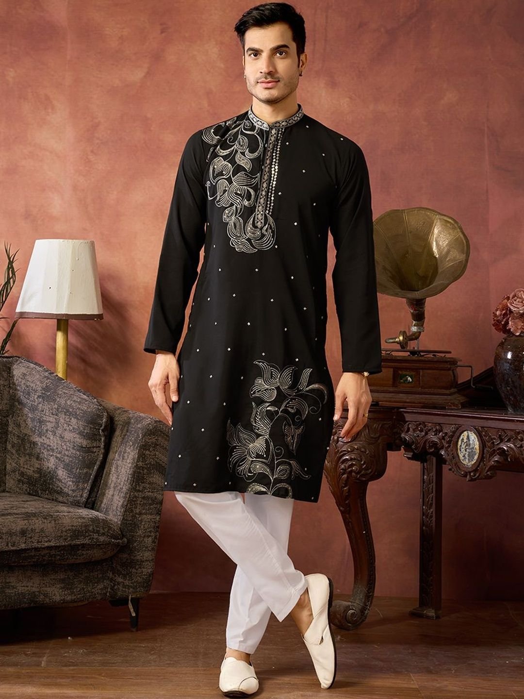 House of Pataudi Embroidered Cotton Mandarin Collar Knee Length Straight Kurtas