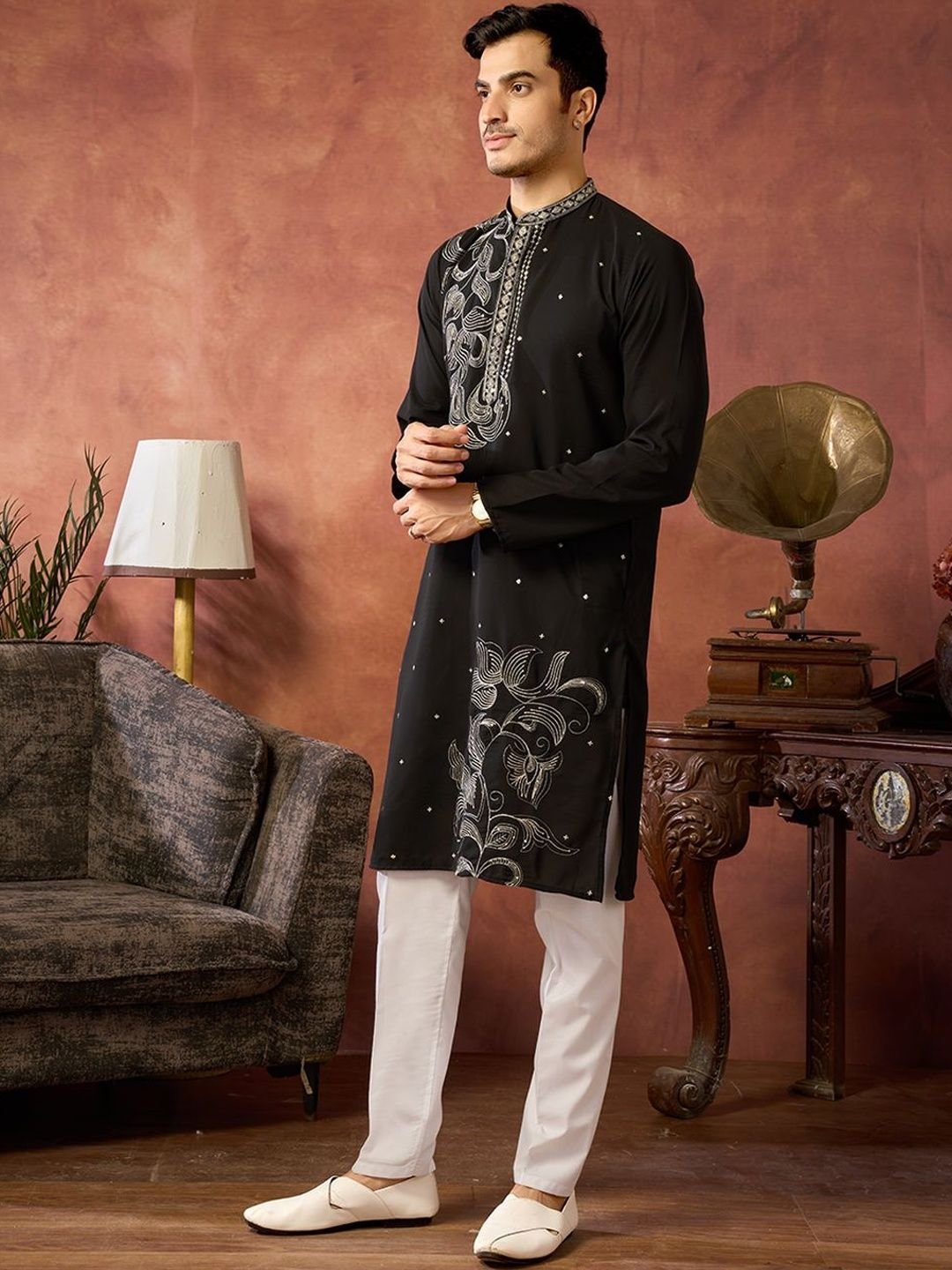 House of Pataudi Embroidered Cotton Mandarin Collar Knee Length Straight Kurtas - Image 4