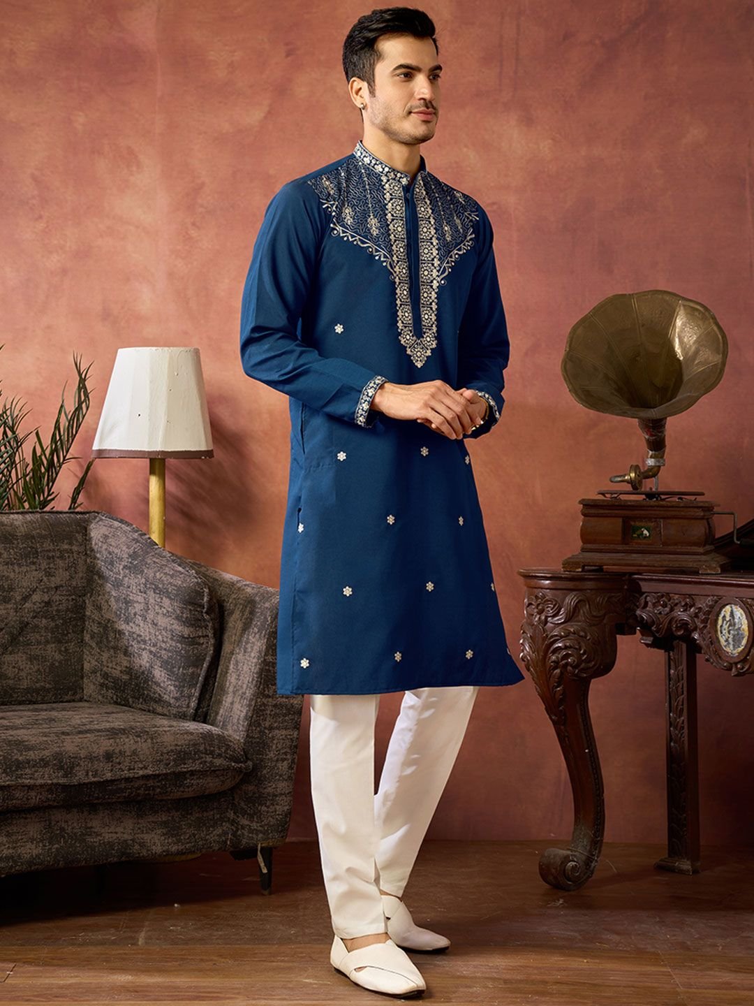 House of Pataudi Embroidered Cotton Mandarin Collar Knee Length Straight Kurtas - Image 3