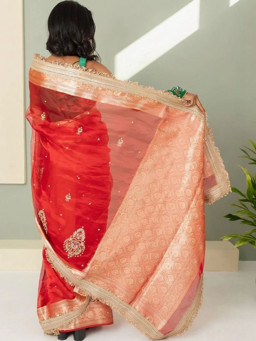 SUNDARI DESIGNS Woven Design Zari Tissue Banarasi Saree - Image 2