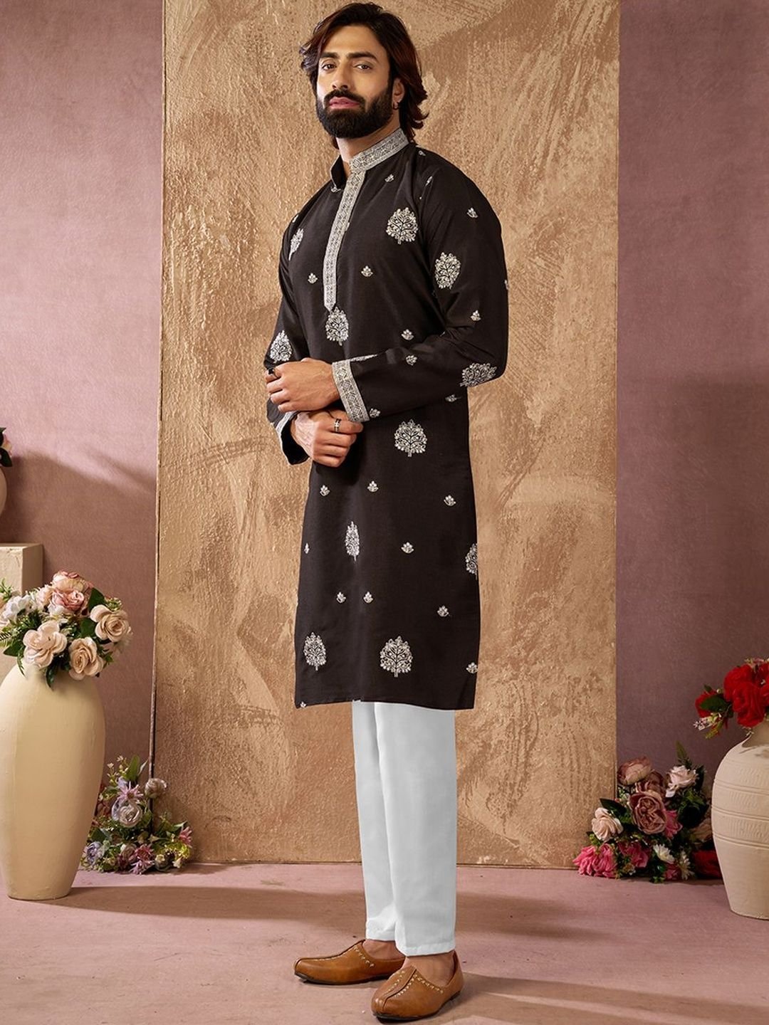 House of Pataudi Embroidered Cotton Mandarin Collar Knee Length Straight Kurta