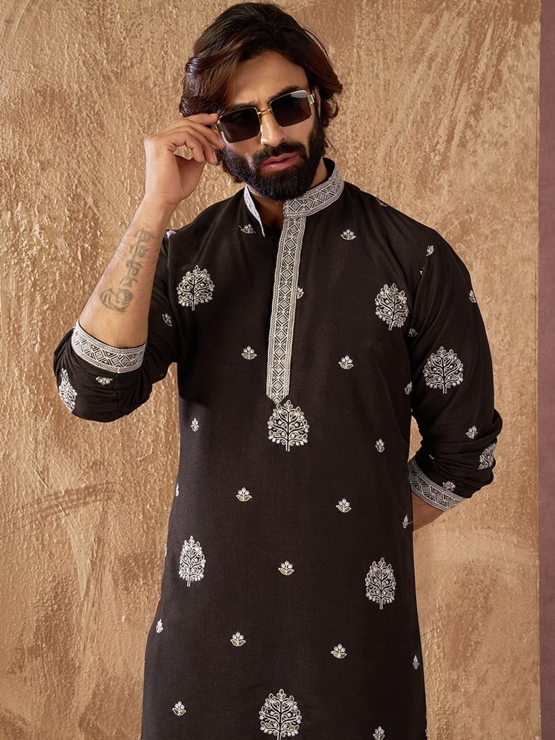 House of Pataudi Embroidered Cotton Mandarin Collar Knee Length Straight Kurta - Image 2