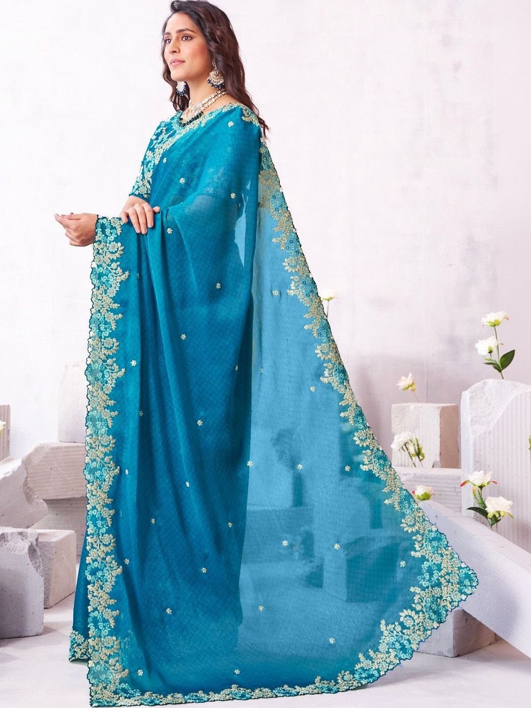 Laxmipati Floral Embroidered Tissue Saree - Image 4