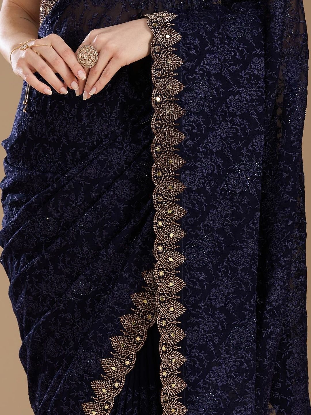 Koskii Women Threadwork Navy Blue Georgette Saree With Unstitched Blouse - Image 3
