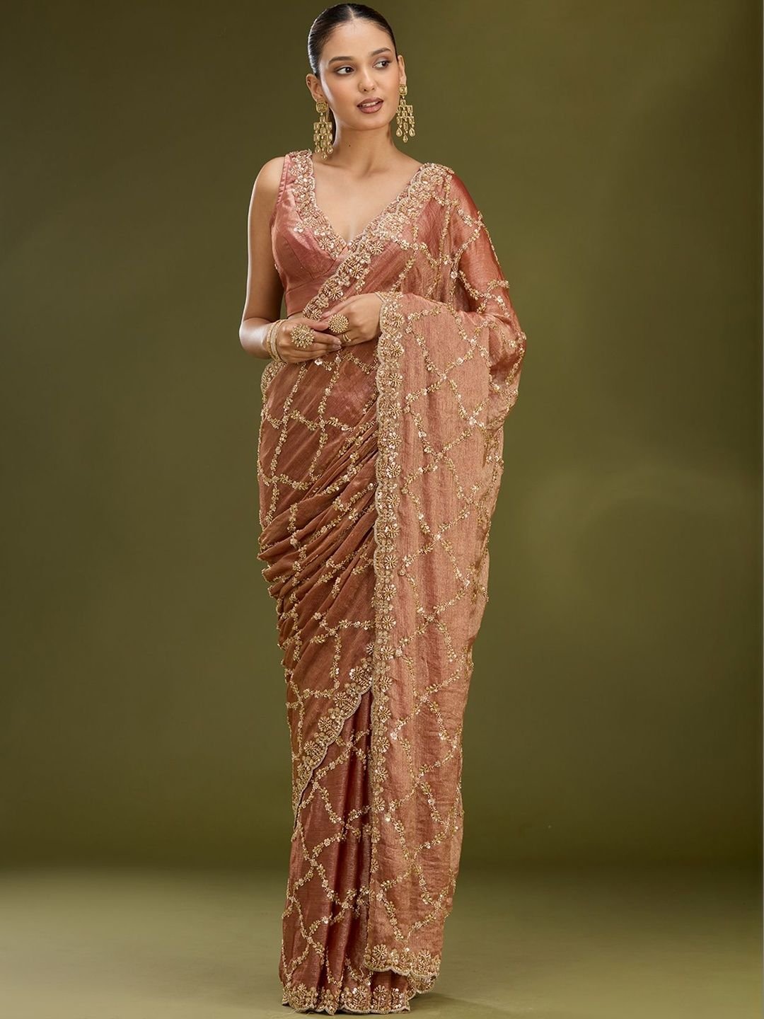 Koskii Women Cutdana Peach Tissue Saree With Unstitched Blouse