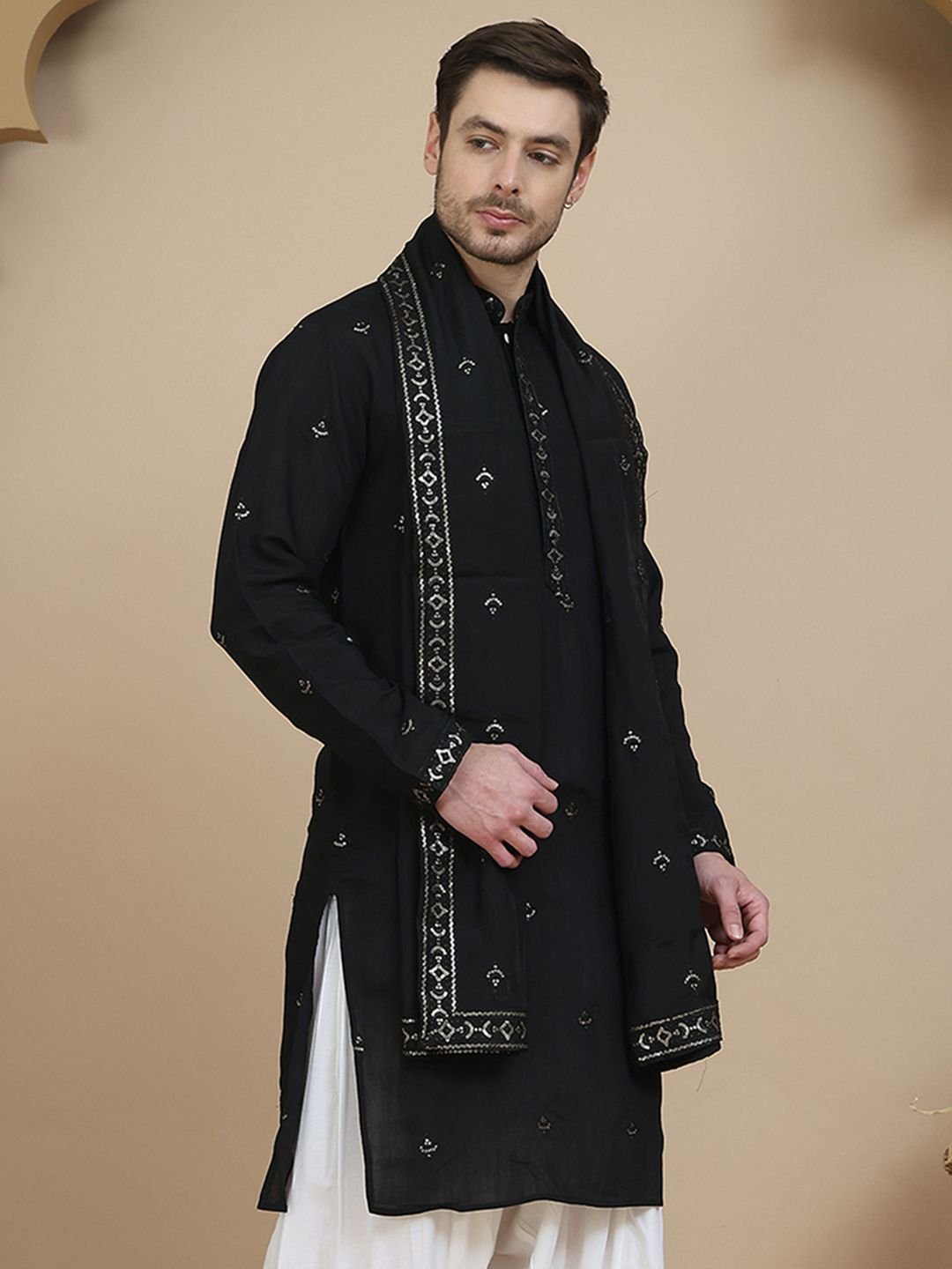 Jompers Men Floral Embroidered Chikankari Kurta With Dupatta - Image 3