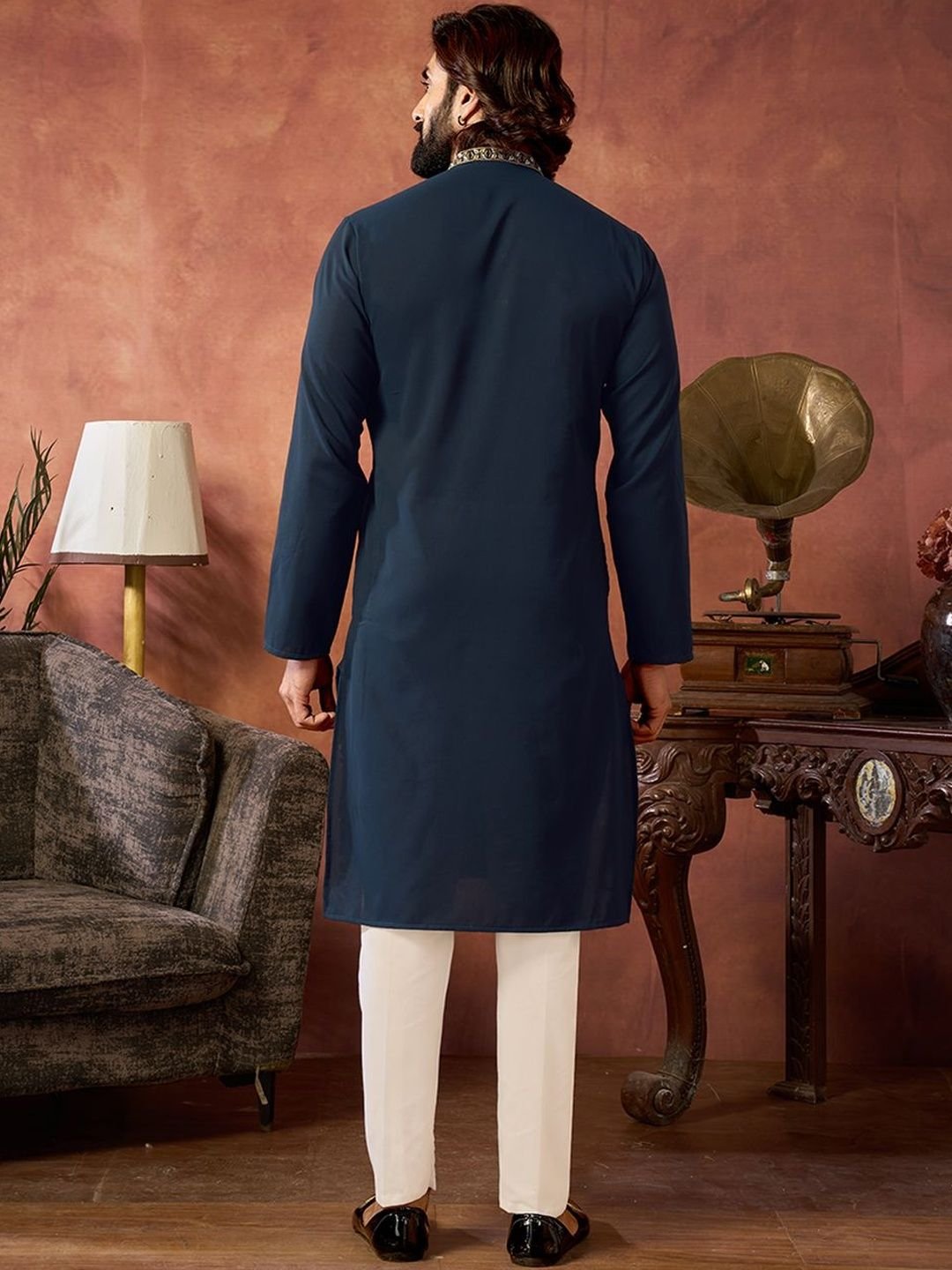 House of Pataudi Embroidered Cotton Mandarin Collar Knee Length Straight Kurta - Image 2