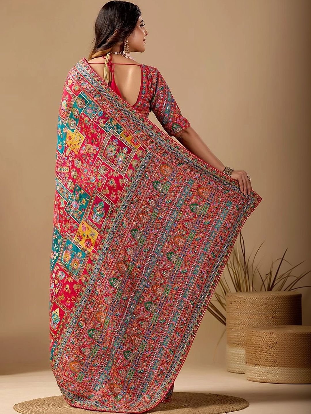 Paisley Embroidered Silk Blend Designer Banarasi Saree - Image 4
