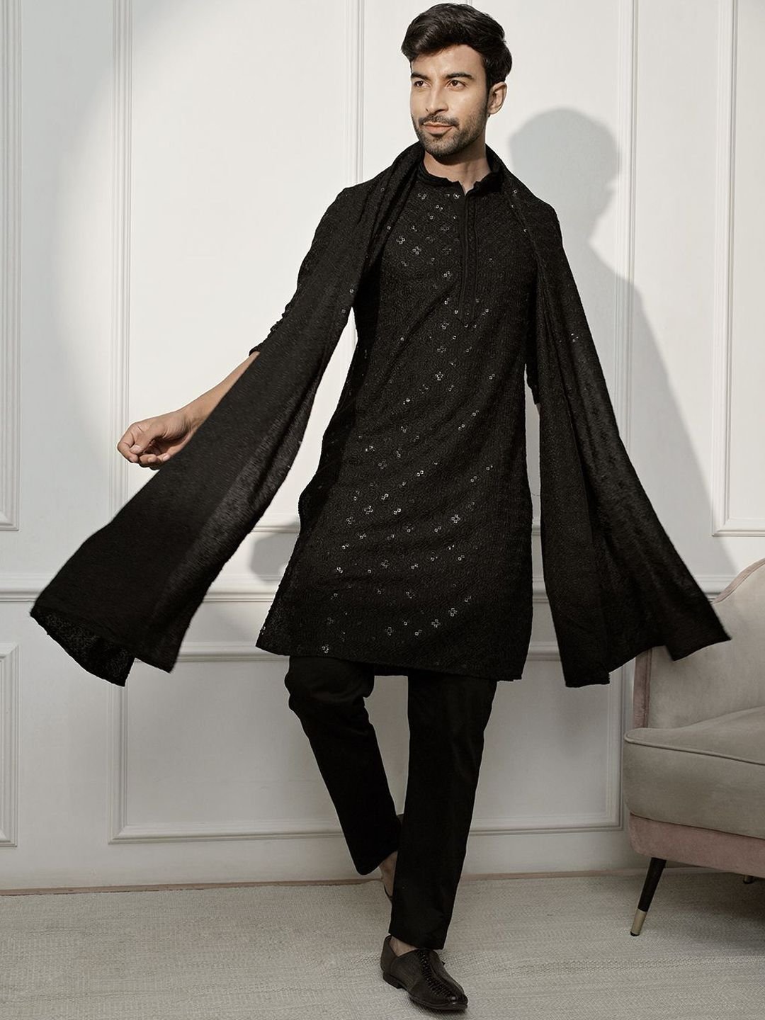 VASTRAMAY Men Floral Embroidered Regular Sequinned Kurta with Pyjamas & Dupatta