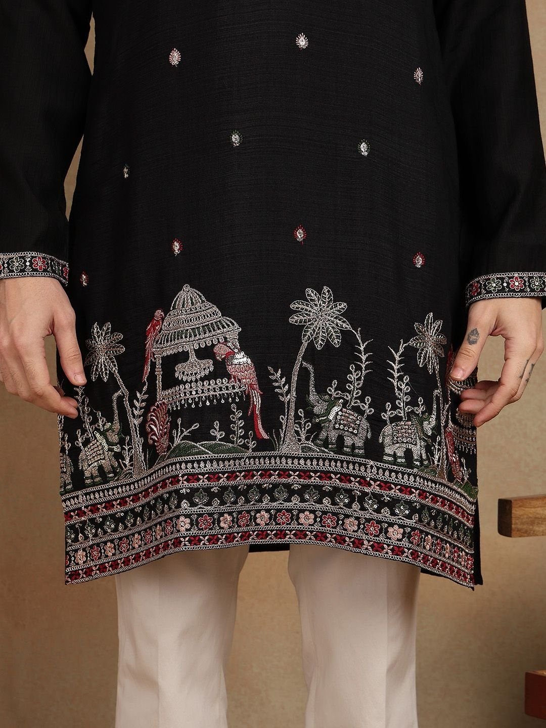 House of Pataudi House of Pataudi Embroidered Mandarin Collar Knee Length Straight Kurta - Image 4