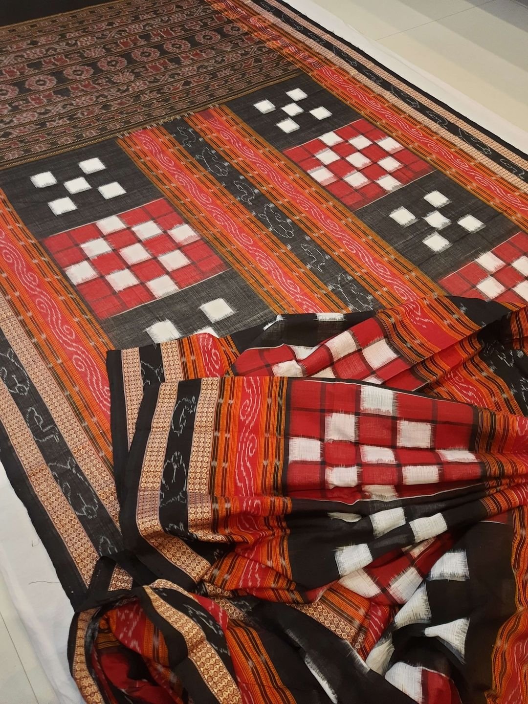 Woven Design Pure Cotton Handloom Sambalpuri Saree - Image 2