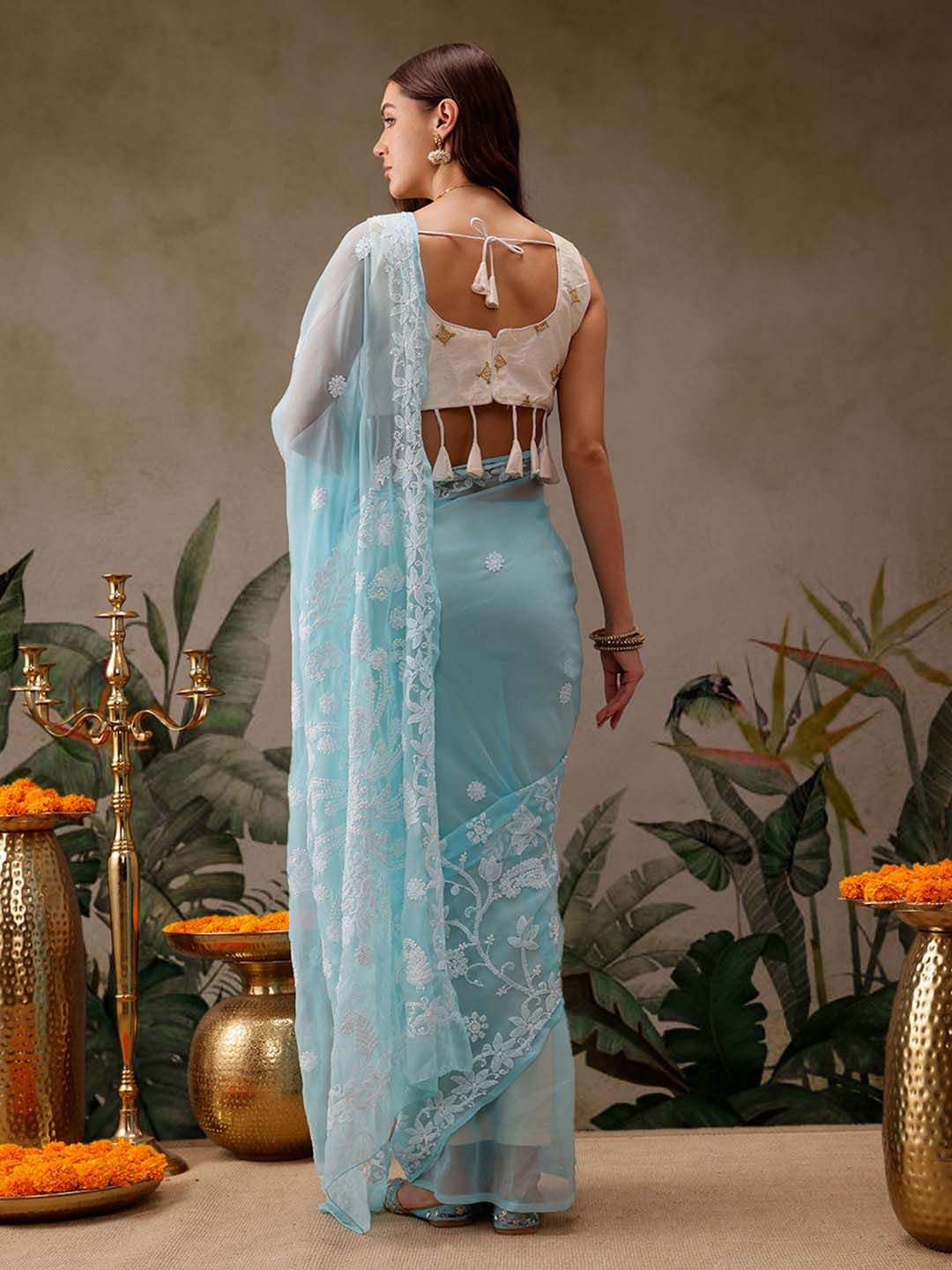 Blue & White Chikankari Embroidered Handloom Saree - Image 3
