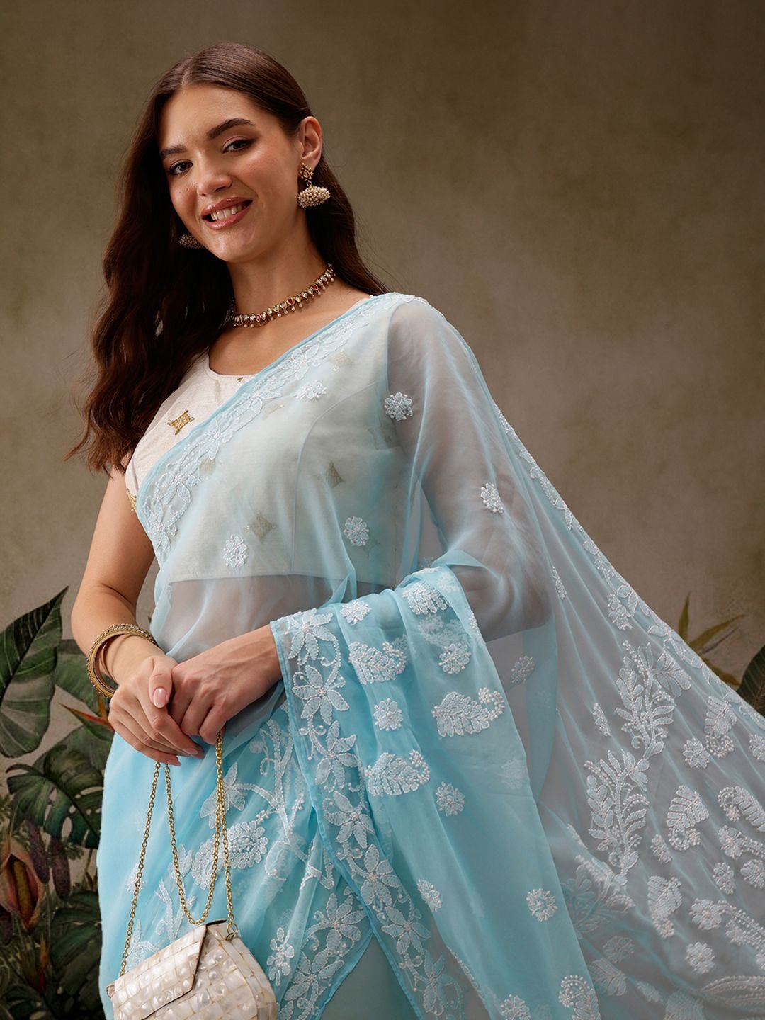 Blue & White Chikankari Embroidered Handloom Saree - Image 4