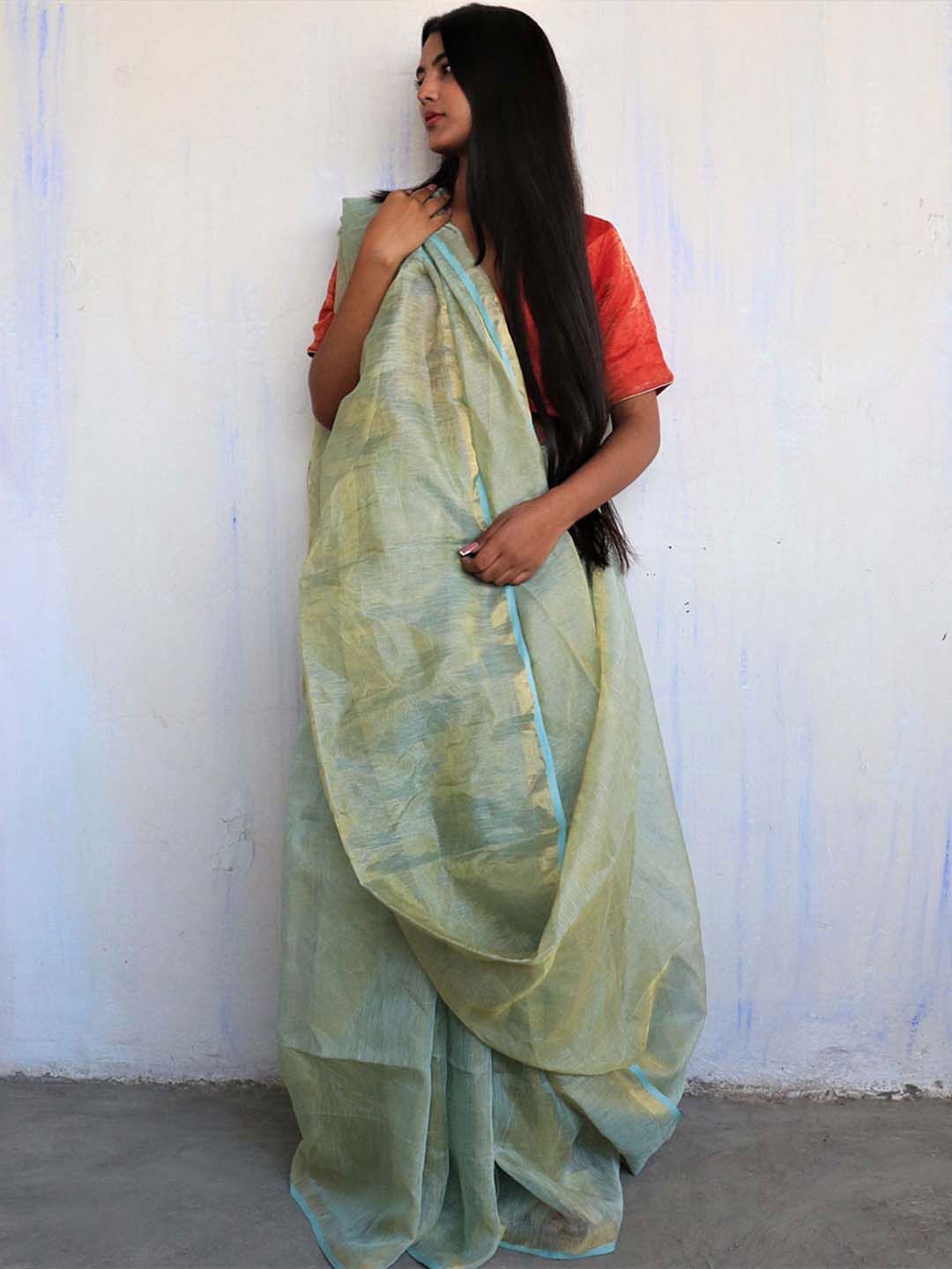 Chidiyaa Green & Gold-Toned Pure Linen Saree - Image 2