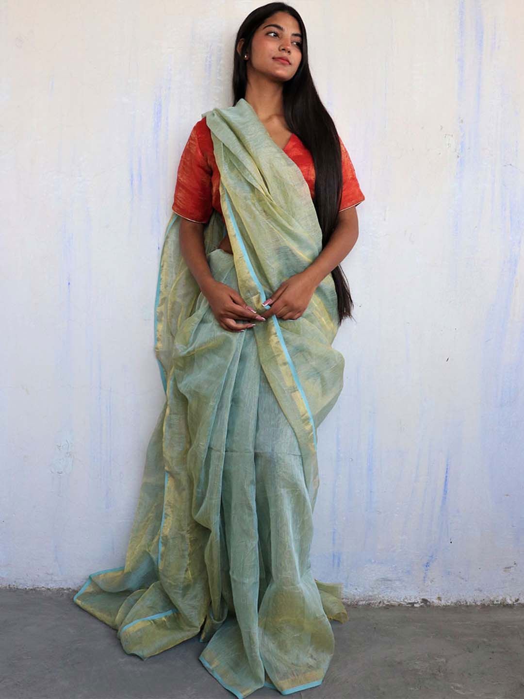 Chidiyaa Green & Gold-Toned Pure Linen Saree - Image 3