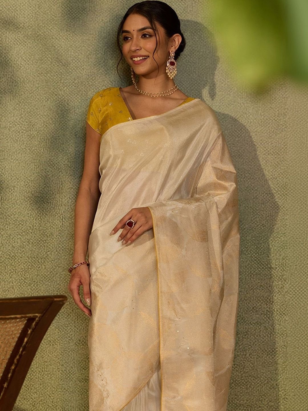 Woven Design Zari Saree With Blouse Piece - Image 2