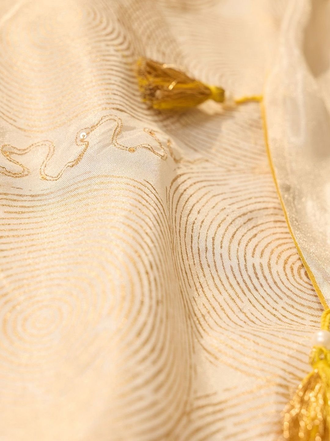 Woven Design Zari Saree With Blouse Piece - Image 3