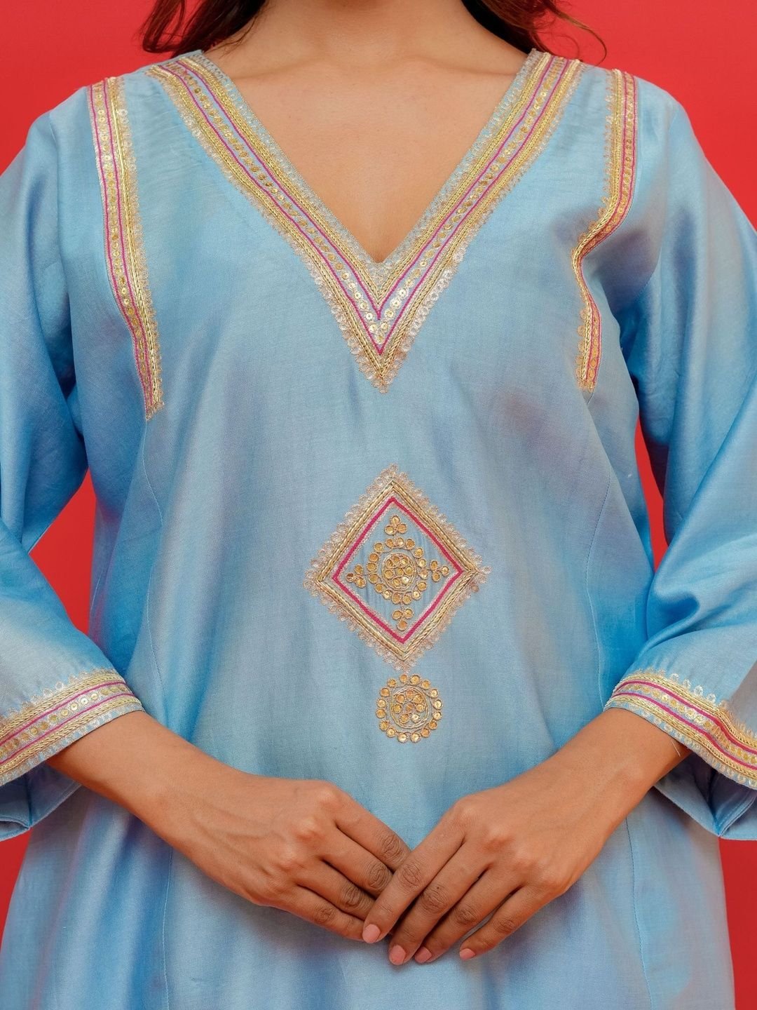 AMAHI Ethnic Motifs Embroidered V-Neck Thread Work Chanderi Silk Handloom Thread Work Kurti - Image 2