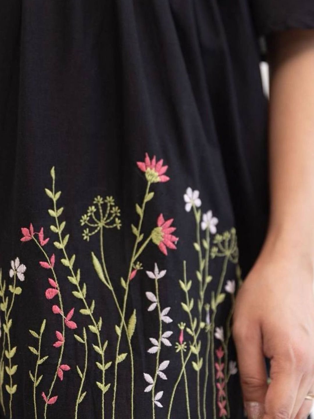 Social geek Botanical Embroidered V-Neck Pure Silk Tiered Dress - Image 2