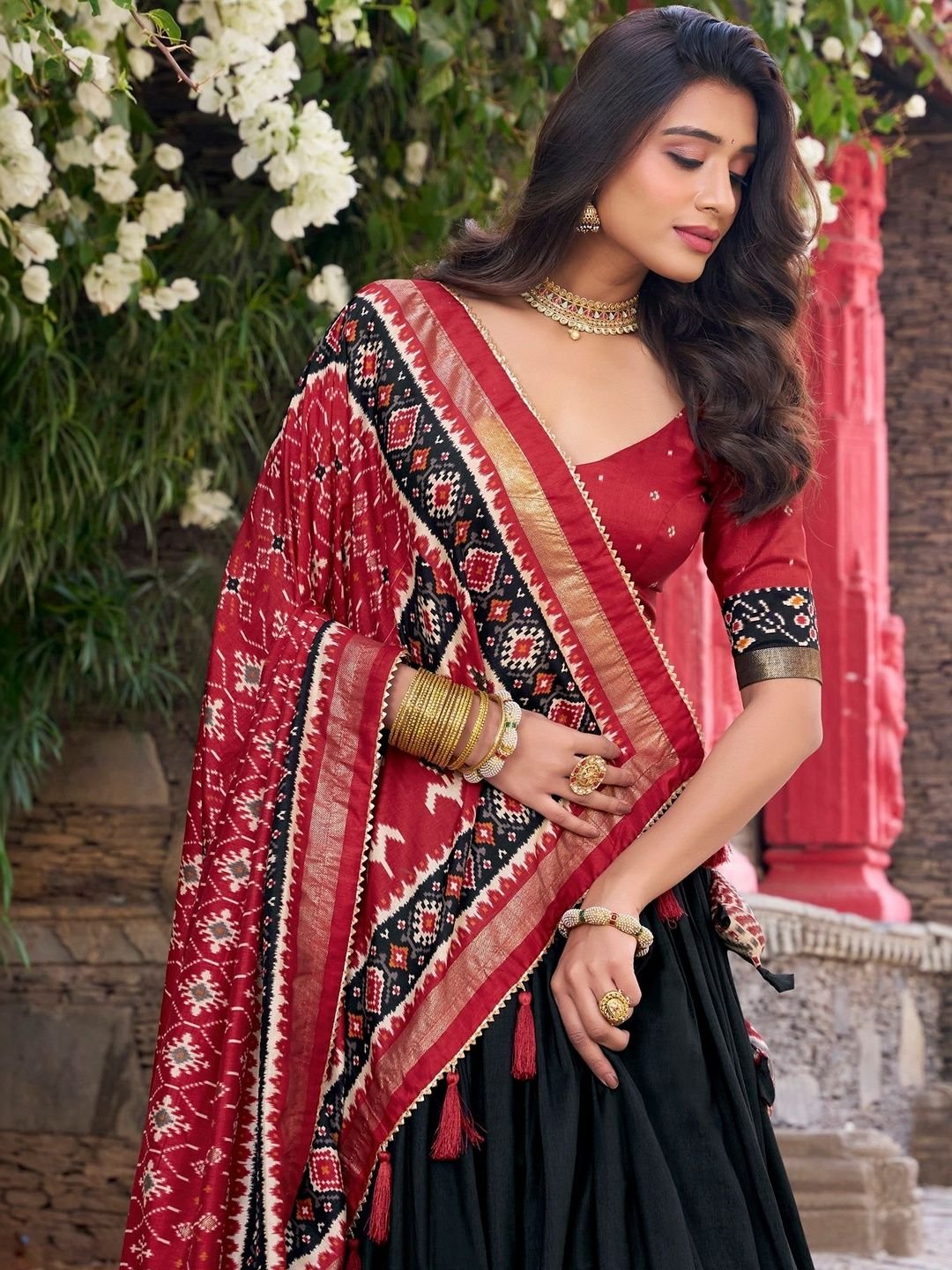House of Pataudi Printed V-Neck Flared Lehenga Choli - Image 2