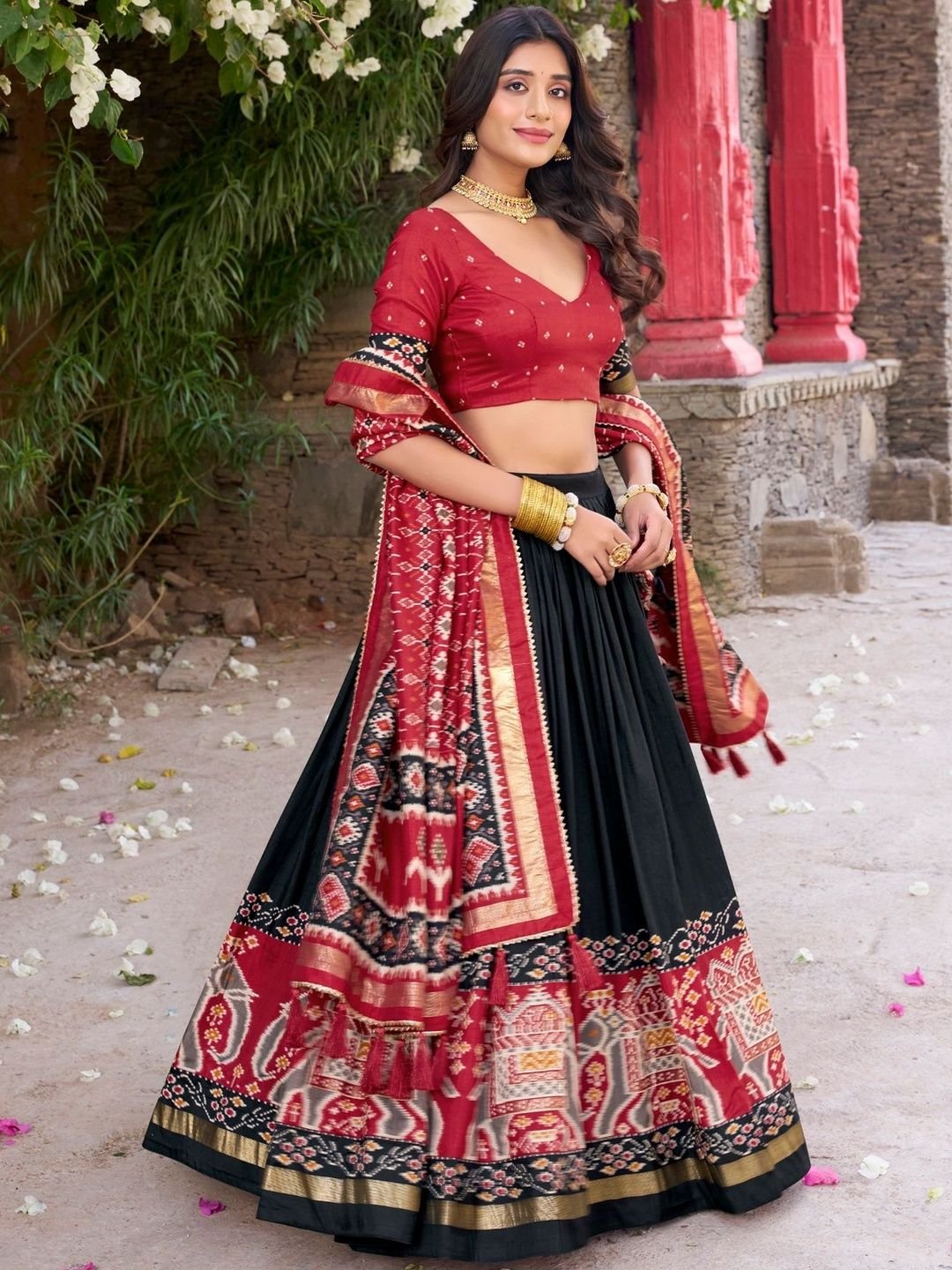 House of Pataudi Printed V-Neck Flared Lehenga Choli - Image 3