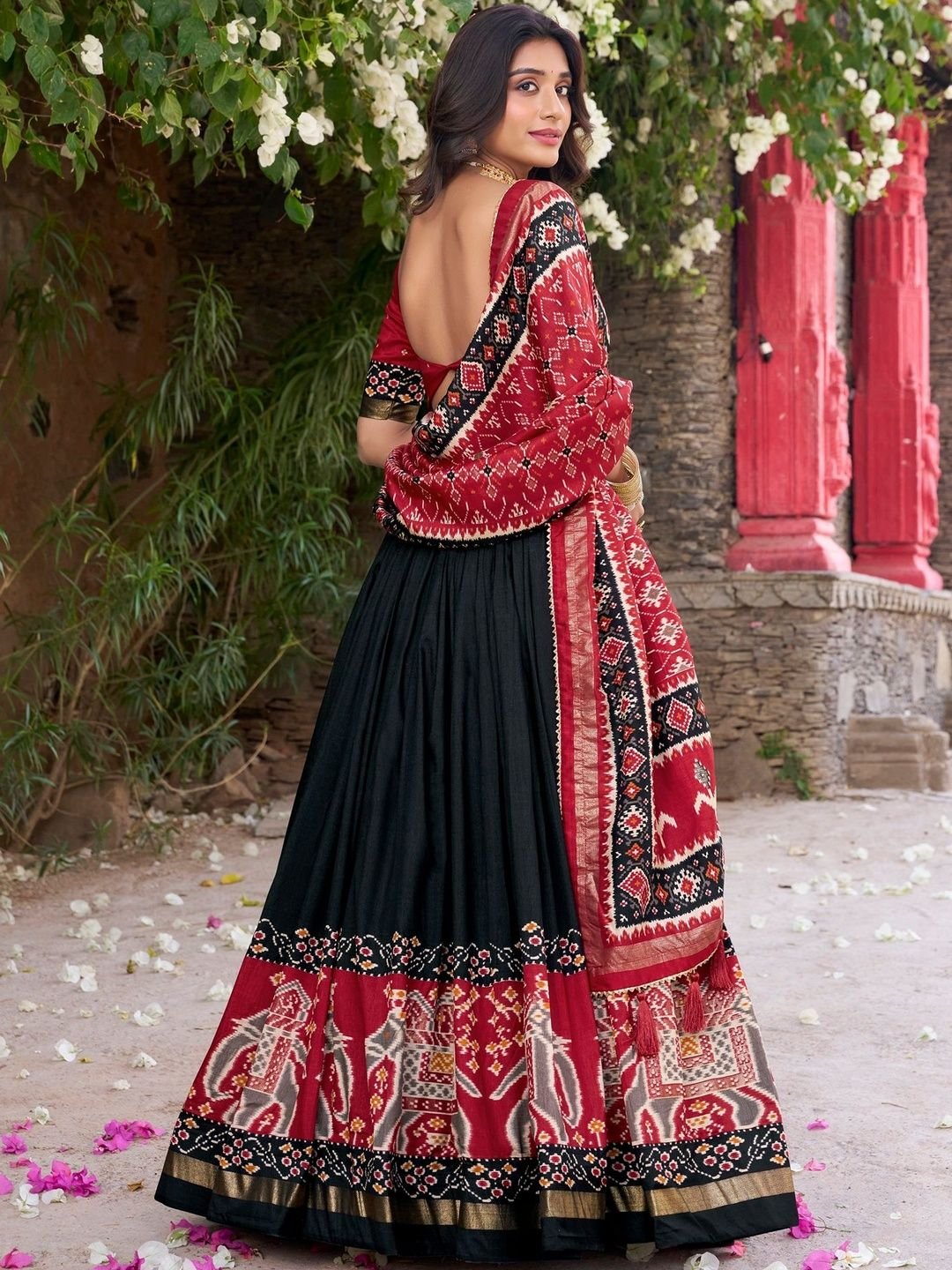 House of Pataudi Printed V-Neck Flared Lehenga Choli - Image 4