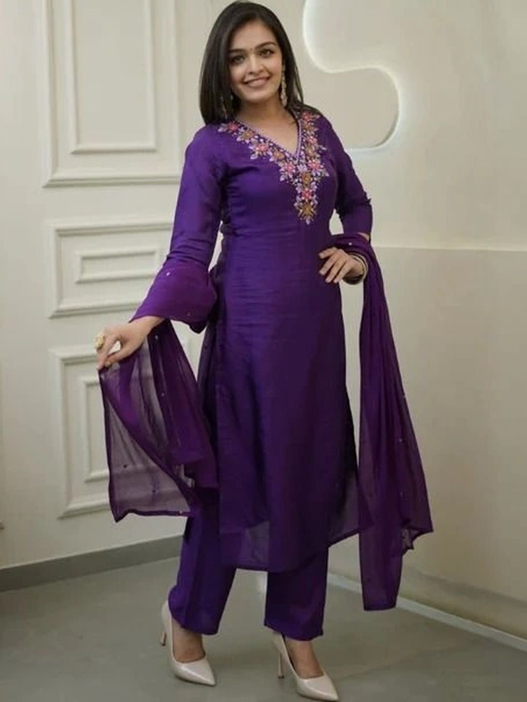 NILHARI Ethnic Motifs Embroidered V-Neck Thread Work Thread Work Kurti - Image 3