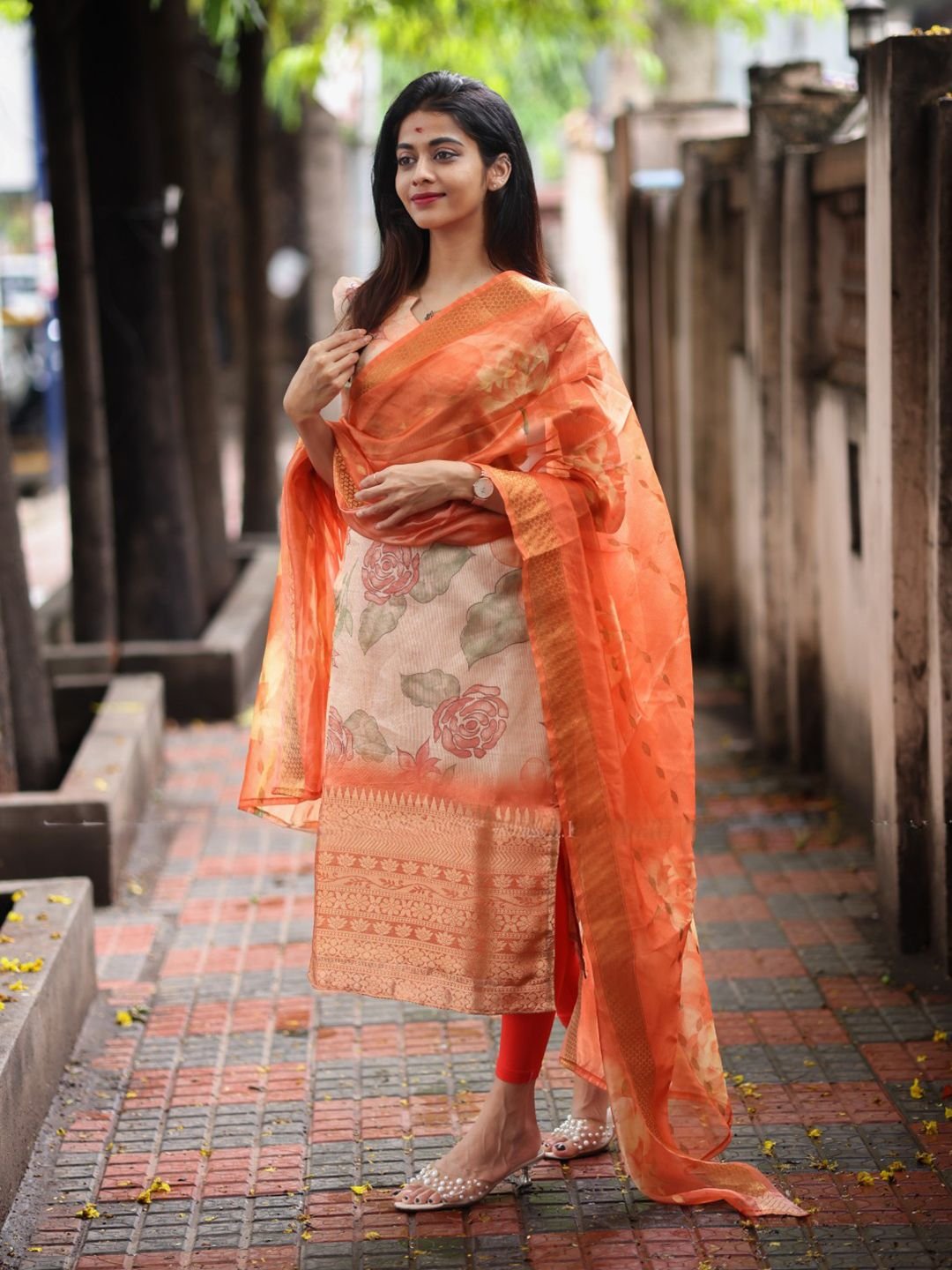 Floral Printed V-Neck Kurti - Image 3